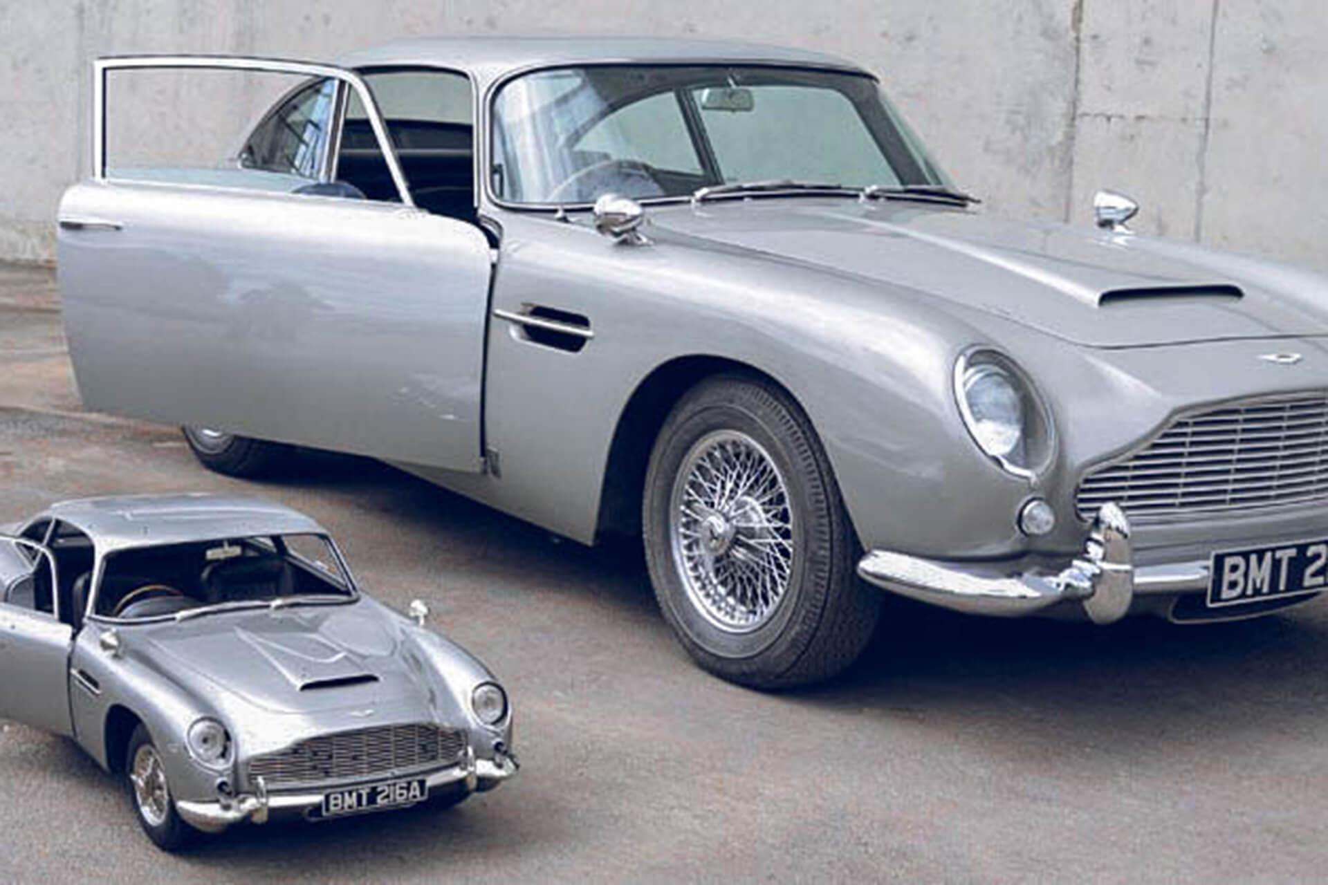 对比3D打印的阿斯顿-马丁和voxeljet的原件。